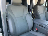 運転席:ブラックレザーシート・メモリー付きパワーシート・シートベンチレーション(Hot&Cool)