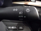 【オートライト】車外の明るさに応じて、自動的にライトの点灯・消灯をしてくれます。