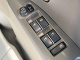 【電動格納ミラー】サイドミラーは電動格納式となっており、狭い駐車場でもキズがつくリスクを抑えられます。