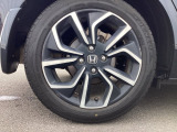 純正アルミホイールです。足元が引き立つので、車全体のイメージがアップしますよ!