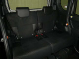 後席シートも広々としたスペースを確保しています。大人でもゆったりと座って頂けますので、大人数でのお出かけもラクラクです♪ドライブに行くのが楽しみですね♪