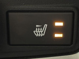 【シートヒーター】シートを温めてくれる暖房機器です!長時間座っていると負担が掛かりやすい背中や腰、または冬場などの寒い日に冷えやすい脚部に快適なぬくもりを伝えます。