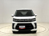 メッキ際立つフロントグリル、LED採用のヘッドランプとイルミネーションランプが視線を集めるムーヴカスタムが入荷致しました。