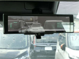 スマートルームミラー・後部座席に人が座っている時や、荷物が多い際でも後方確認がしやすいです。