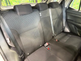 後部座席も気になるようなキズ・汚れやへたり等、大きなダメージはなく、良好な状態です。