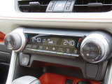 オートエアコンで車内はいつでも快適です♪
