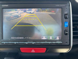 【バックモニター】車庫入れなど目視と合わせモニターで確認できて安心です。