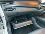 助手席側収納スペース
