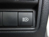 オートマチックハイビームとは、先行車や対向車のライトを認識し、ハイビームとロービームを自動で切り替える機能です。夜道の視界を確保します。詳細は販売店スタッフまでおたずねください。