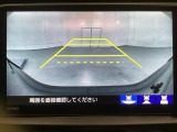 バックでの車庫入れも安心です! リアカメラが付いているバックモニター付のナビを装備しております。操作線もついており距離感も画面から確認できます。