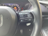 Hondaセンシングの機能のひとつ、アダプティブクルーズコントロール付!アクセルから足を離しても設定したスピードと前車との車間を保ち走行してくれます!車線維持もアシスト☆高速道路で疲労軽減ですね☆