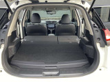 シートをすべて倒すとこんなに広々。たくさん荷物を積めます。これだけのスペースであればかなりの荷物が載せられます☆