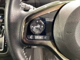 ステアリングにオーディオ操作スイッチが付いています。オーディオ画面に直接タッチしなくても操作が出来ますので、運転に集中できます。