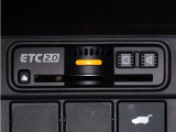 装備されているビルトインタイプのホンダ純正ETC車載器です。セットアップしてからご納車致します。ETCカードを差し込めば高速道路の出入り口ゲートを楽々通過出来ます。
