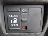 オートスライドドアです!ワンプッシュでスライドドアが開閉します!とっても便利な機能です!