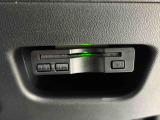 ETCカードを挿入することで高速道路を利用する際の支払いがキャッシュレスになったり、ETCスマートインターチェンジが利用できたり、とても便利なアイテムです!保証は修理保証のみとなります。