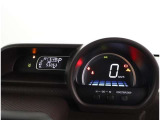 とっても見やすいメーターです。夜間時はラグジュアリーな気分にさせてくれる照明が魅力ですので、夜のドライブも楽しみになりますよ♪