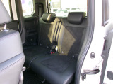 後部座席シートです
