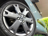 【純正アルミホイール】外観にマッチした純正アルミホイールを装着しております。各種社外アルミホイールや、スタッドレスタイヤも取扱いしております。是非ご相談ください♪