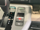 オートブレーキホールド機能付きです☆停車中にブレーキペダルから足を離しても、停車状態が続きます。渋滞、信号待ちの間等、安心です。アクセルを踏めば自動解除され、再発進できます。