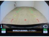 ■リヤビューカメラの映像です。ステアリング連動ガイドラインが、後退時の予想進路を表示し、運転のサポートを致します。