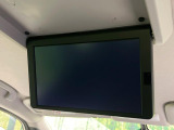 【11型後席モニター】家族や友人とお出かけする機会が多い方に大人気の後席モニターを装備!見やすい位置に画面がありテレビやDVDの視聴も快適!友達もお子様も、後席にしか乗らなくなるかも??