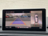 ■苦手な人が多い駐車場での車庫入れや狭い道でも大丈夫です/クルマの前後左右にカメラを設置してモニターで表示してくれるため、運転席から見えにくい場所を映し出してドライブをサポートします!