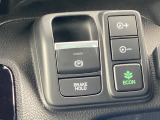 スマートな電子制御式パーキングブレーキに加え、渋滞時などでブレーキペダルから足を離しても停車を維持するオートブレーキホールド機能により、運転がより快適になります。