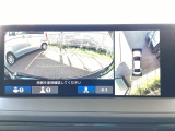 マルチビューカメラが周囲をしっかり映してくれるから、駐車が苦手でも安心。見えにくい場所もひと目でわかり、落ち着いて操作できます。