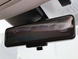 車両後方を映し出します・スマートルームミラー装備です。