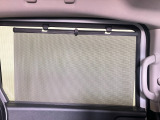 【ロールサンシェイド】ロールサンシェイドが装備されております!日差しを和らげるだけでなく、プライバシー保護にも役立ちますよ♪