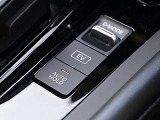 シフトレバーの横にはバッテリー電力だけで静かに走行出来る「マナーモード」など、ドライブモードの切替スイッチが有ります。