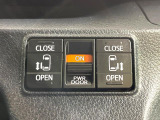 【両側パワースライドドア】スマートキーや運転席のスイッチで後席両側スライドドアの開閉が可能♪電動だから力を入れてドアを開ける必要が無く、小さなお子様でも簡単に開け閉めでき快適です♪