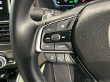ステアリングにオーディオ操作スイッチが付いています。オーディオ画面に直接タッチしなくても操作が出来ますので、運転に集中できます。