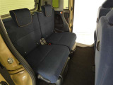後部座席も当然、綺麗・清潔に仕上げております。内装の綺麗なお車は気持ちが良いですね。