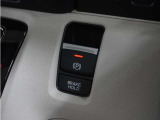 オートブレーキホールド機能付き電子パーキングブレーキ!ブレーキペダルを足から離しても停車状態を保ちます。アクセルを踏めば自動でブレーキが解除され、発進可能!