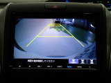 バックも安心のリアカメラ付いています。リアカメラがあると、いつでも安全にバックできますね。死角も減ります。3ビュー切り替え、ガイド線表示なので便利です。