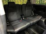 3列目シートはもちろん状態良好☆大人でもゆったりと座って頂けますので、大人数でのお出かけもラクラクです♪ご家族で、気の知れた仲間で、ドライブに行くのが楽しみですね♪