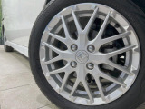 【純正15インチアルミホイール】外観にマッチした純正アルミホイールを装着しております。各種社外アルミホイールや、スタッドレスタイヤも取扱いしております。是非ご相談ください♪