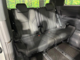 3列目シートはもちろん状態良好☆大人でもゆったりと座って頂けますので、大人数でのお出かけもラクラクです♪ご家族で、気の知れた仲間で、ドライブに行くのが楽しみですね♪