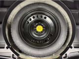 今ではオプションになってしまったスペアタイヤが装備されています。万が一の時に役立ちます☆☆