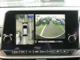クルマを空から見たような映像が映る、アラウンドビューモニターで、車両周辺の安全確認も一目できます!小さなお子様や障害物も確認できるので、運転のしやすさだけではなく事故防止にも役立ちます♪
