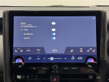 【左右独立エアコン&シート空調】いわゆるデュアルエアコンです。運転席と助手席で異なる温度を設定可能。フロントシートにはシートヒーター&ベンチレーションが搭載され、季節を選ばず快適なドライブが可能。