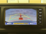 バックガイドモニター付きです。車の後方に小型カメラが付いており、バックする際の後方の様子をモニター上に表示します。