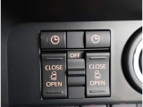 電動スライドドアのスイッチ付です。車内からもスイッチひとつで楽にドアの開閉が可能です。電動なので開閉時に力を使う必要がなく、半ドアになることもありません!
