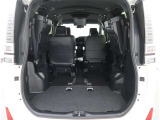 【トランクルーム】荷室の広さも十分です!シートアレンジでシートを畳めば長い荷物だって積めますね。シートアレンジの操作方法など、お気軽にご相談下さい。