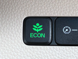 ワンタッチで省燃費走行をサポートするECONスイッチを装備。