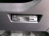 ETC車載器を装備しています。高速道路の料金所もストレスなく通行できます。すっきりとしたビルトインタイプですよ。