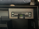 【ETC】有料道路を利用する際に料金所で停止することなく通過できる、ETC車載器(ノンストップ自動料金収受システム機器)が装備されています。セットアップを行うことで利用可能になります。