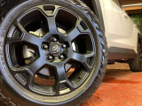 【純正18インチアルミホイール】外観にマッチした純正アルミホイールを装着しております。各種社外アルミホイールや、スタッドレスタイヤも取扱いしております。是非ご相談ください♪